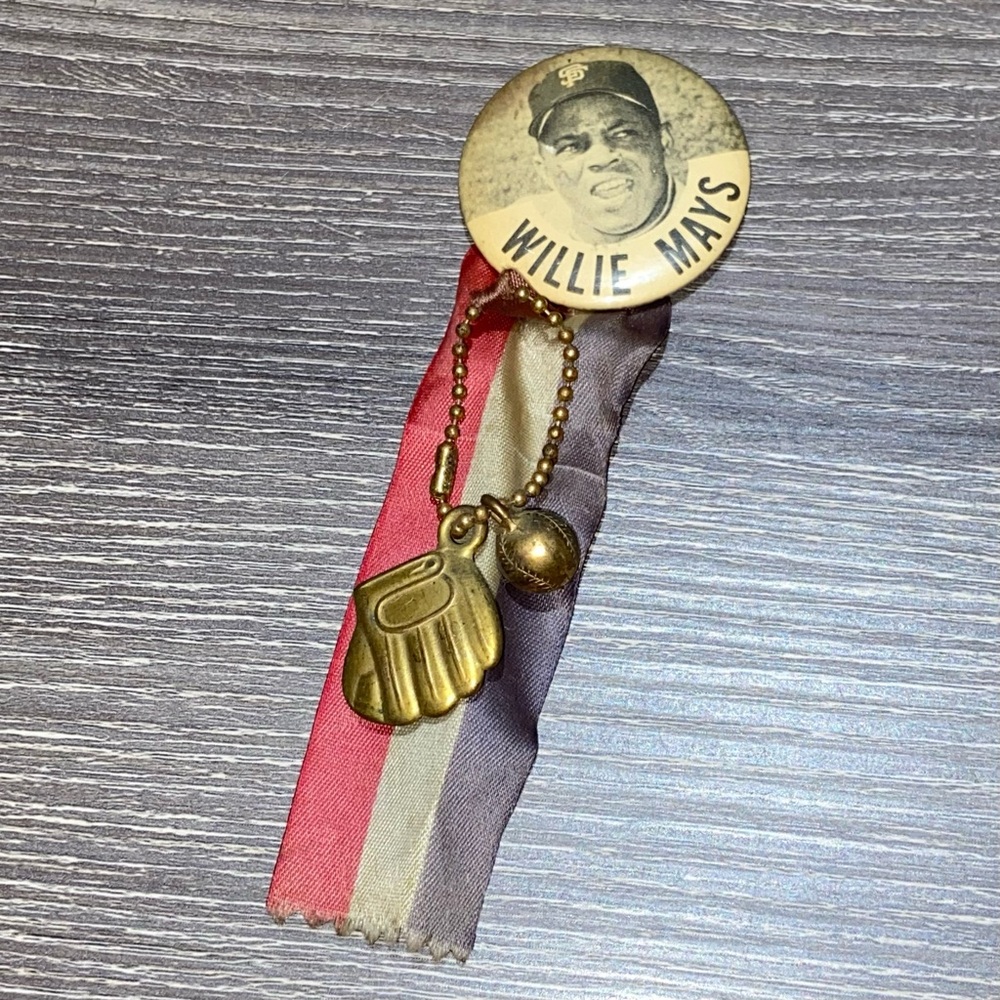 VINTAGE WILLIE MAYS Original SF Giants Pinback Ribbon Gold Tone Glove & Ball
